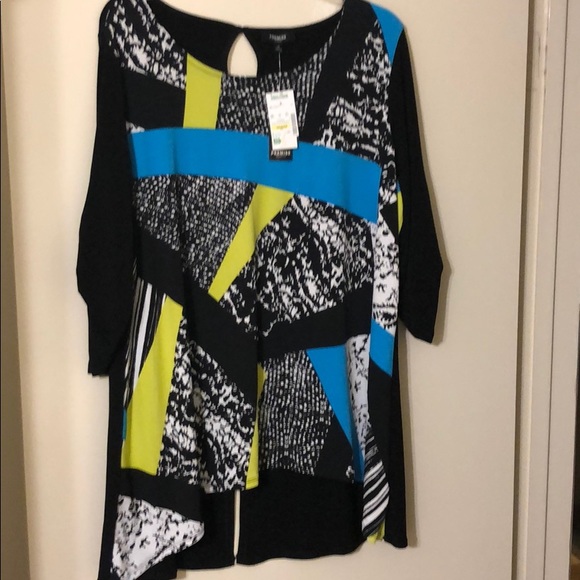 Premise Tops - 🚫SOLD🚫 Black Top w/Geometric Designs